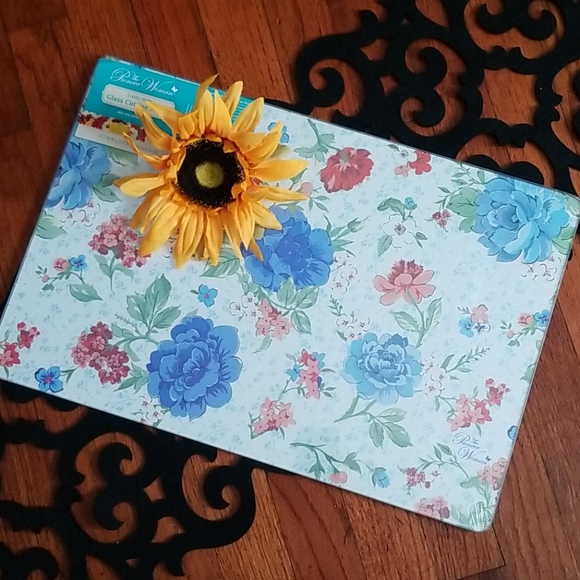 Home Interiors Other - Pioneer woman cutting board